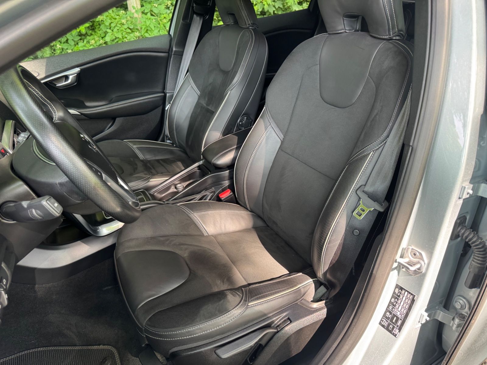 Volvo V40 R-DesignAut.NavLederFullLedGarantiNavi