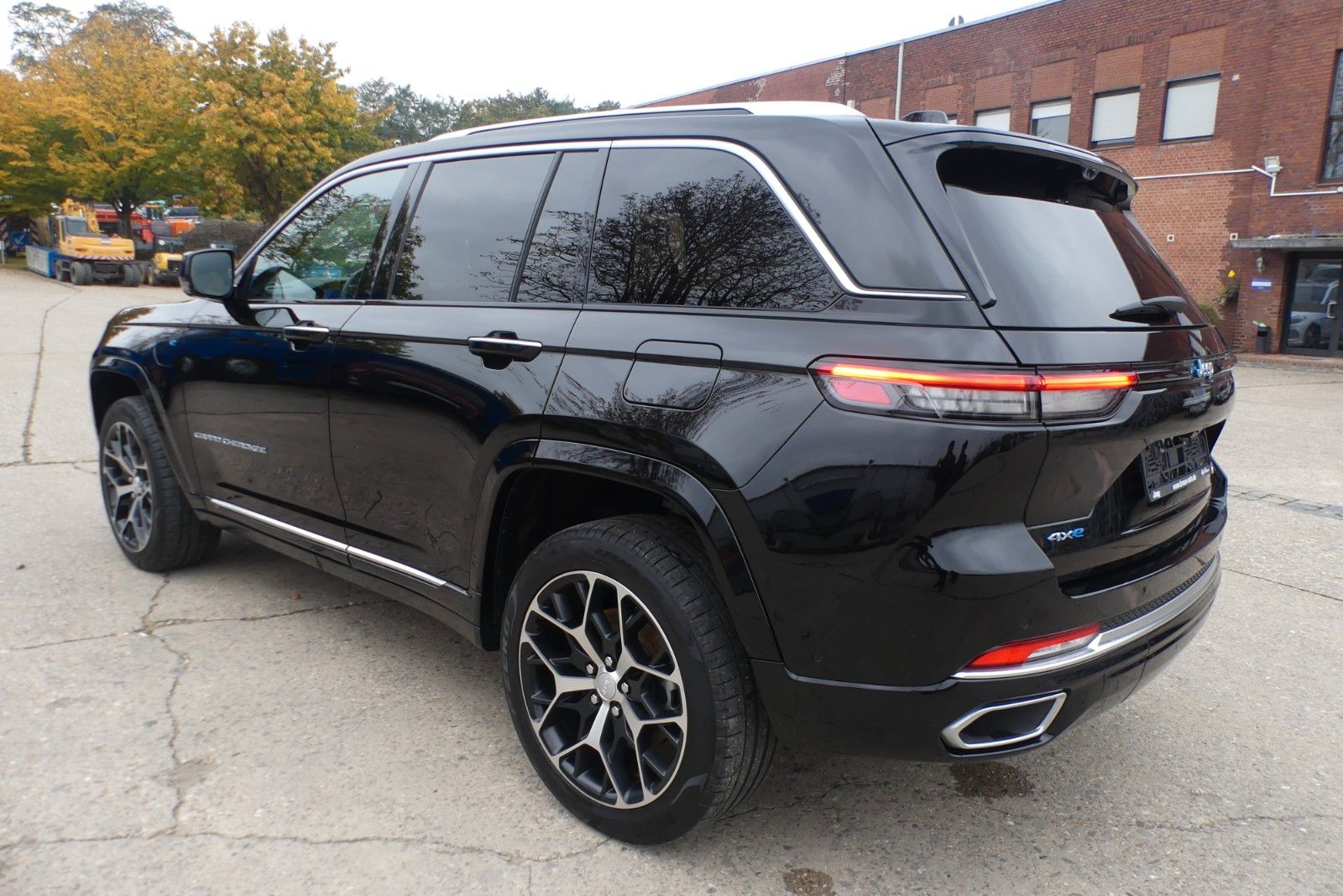 Jeep Grand Cherokee Summit Reserve Plug-In-Hybrid 4xe