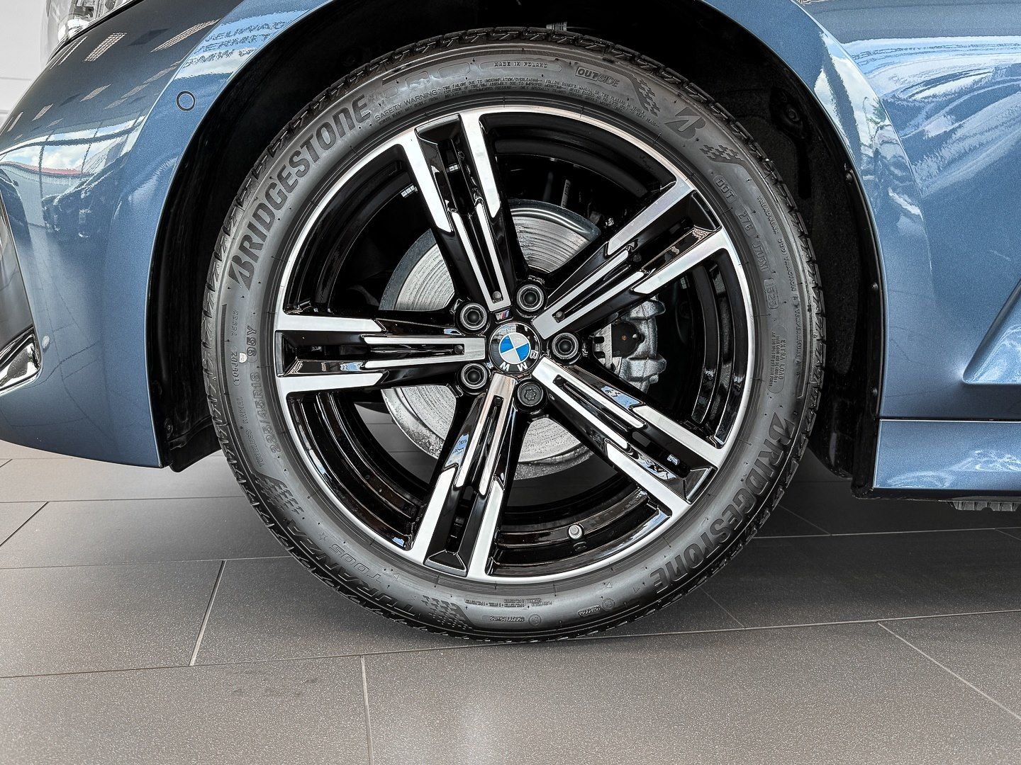 BMW 318i Touring M Sport + DA + PA+ + ACC + HUD + UV