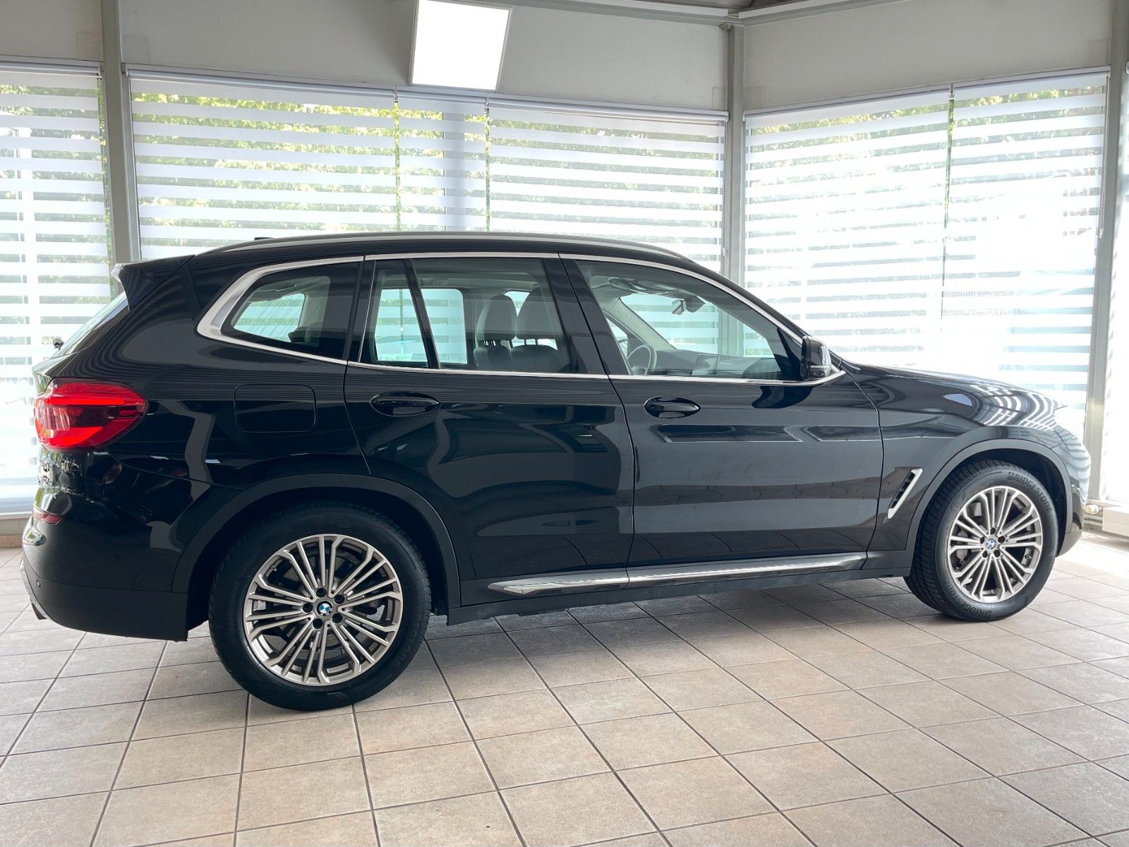 BMW X3 xD30e Luxury Line - Samsaru's Car Outlet