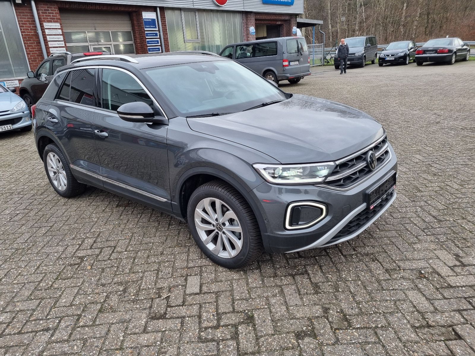 Volkswagen T-Roc Style - Samsaru's Car Outlet