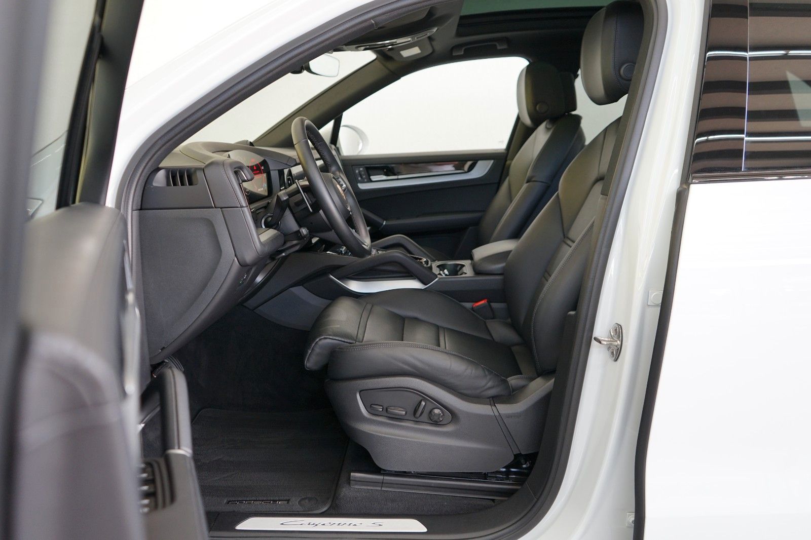 Porsche Cayenne S E-Hybrid/SportDesign/HD/PDCC/Mega-Spec