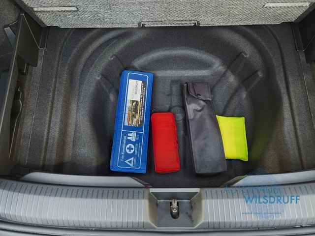 Volkswagen Golf VIII 1.5 TSi Active - Samsaru's Car Outlet