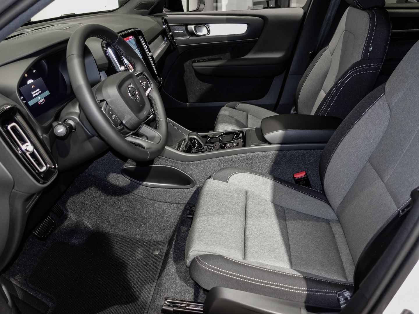 Volvo XC40 B3 Benzin Plus Dark - Samsaru's Car Outlet