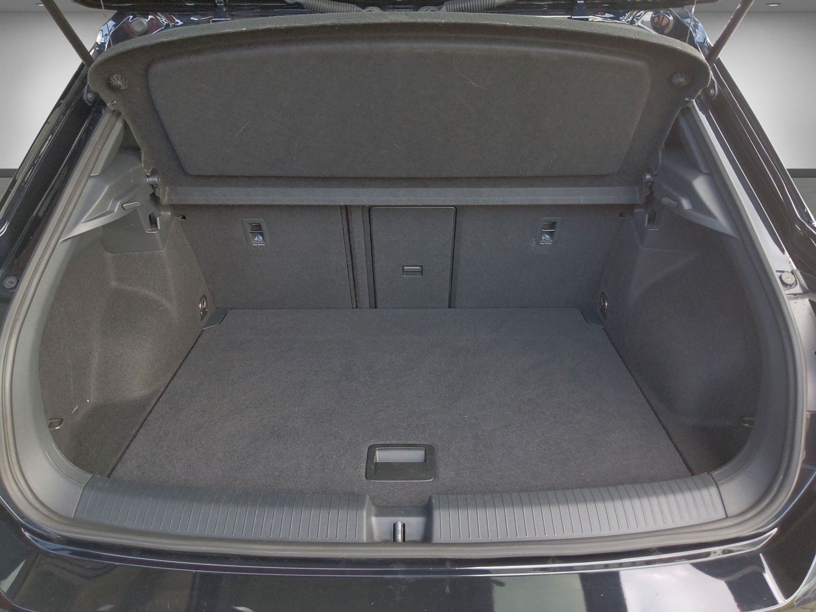 Volkswagen T-Roc R-Line 4Motion 2.0 TSI - Samsaru's Car Outlet