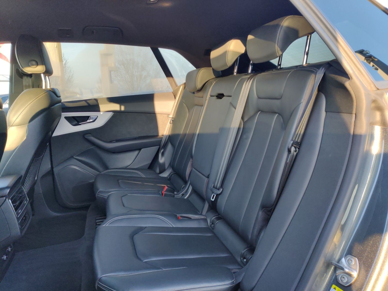 Audi Q8 55 TFSI e q. Tiptr. S-Line - Samsaru's Car Outlet