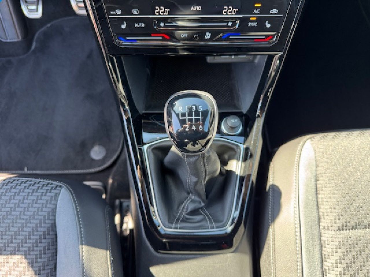 Volkswagen T-Cross R-Line - Samsaru's Car Outlet