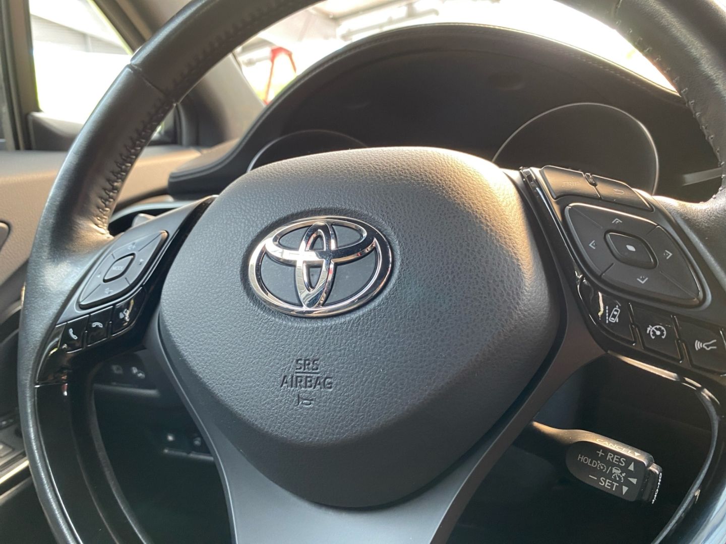 Toyota C-HR 1.8 Hybrid Team - Samsaru's Car Outlet