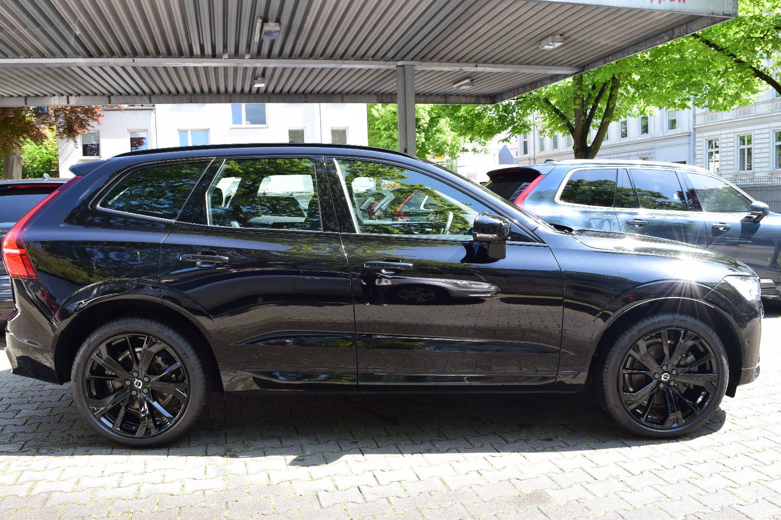 Volvo XC60 T6 Plus Black Edition - Samsaru's Car Outlet