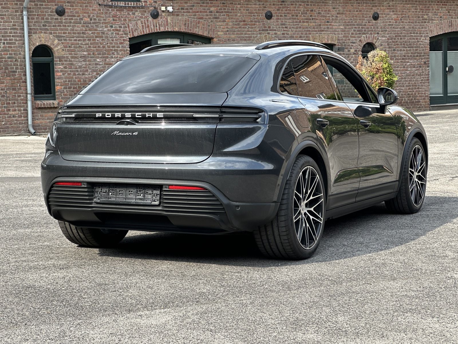 Porsche Macan 4 INNODRIVE - Samsaru's Car Outlet