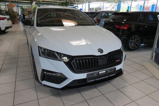 Skoda Octavia Combi 2.0 TSI RS - Samsaru's Car Outlet