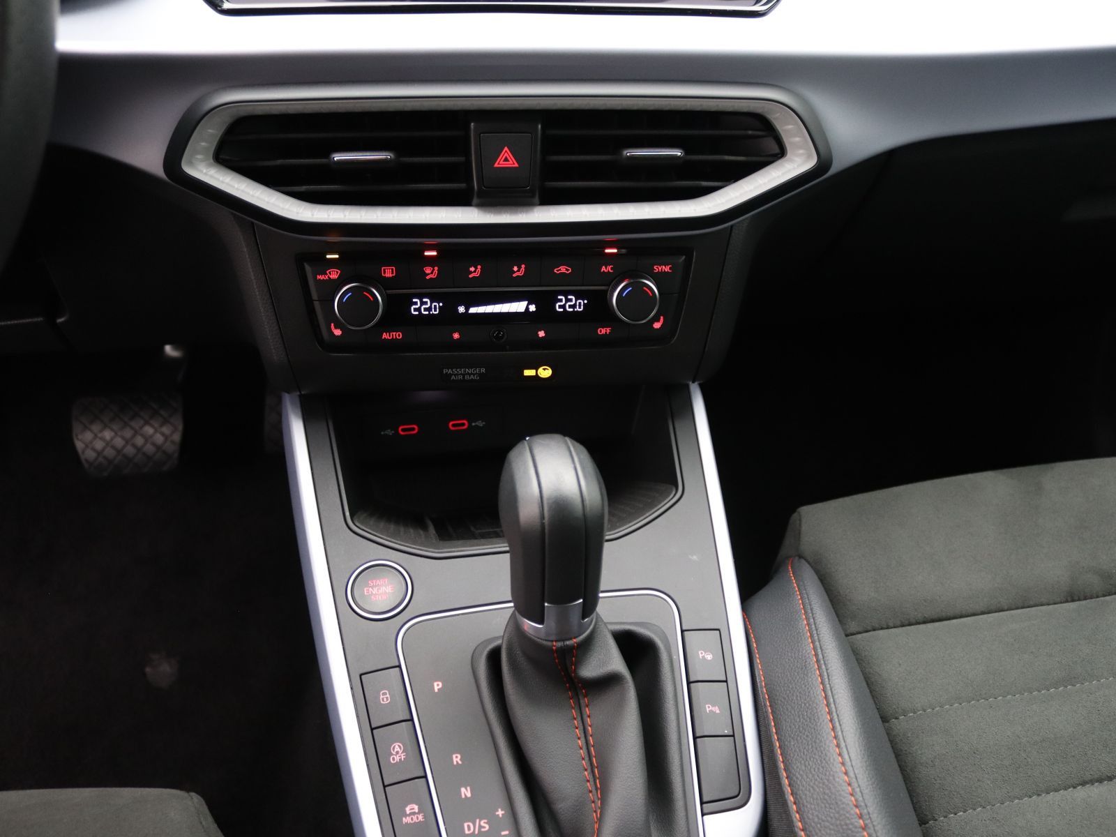 Seat Arona FR 1.5 TSI DSG / Navi, FullLink, AHK, LED