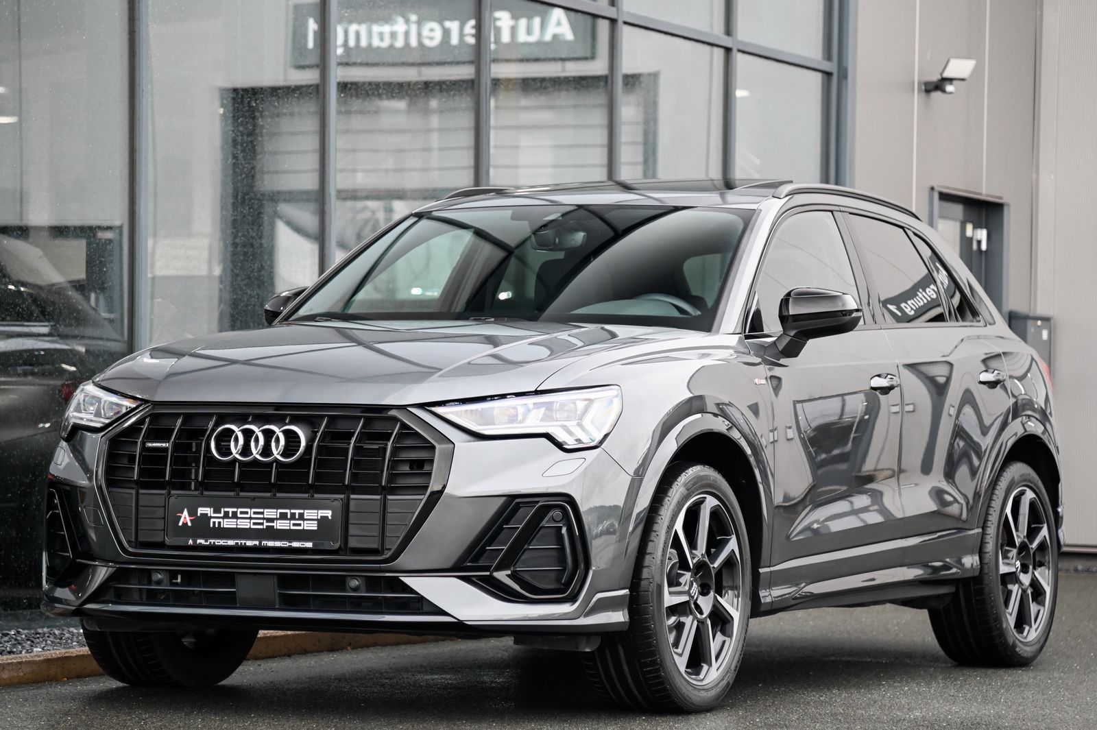 Audi Q3 40 TFSI quattro S line - Samsaru's Car Outlet