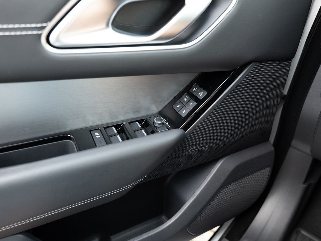 Range Rover Velar P400e R-Dynamic - Samsaru's Car Outlet