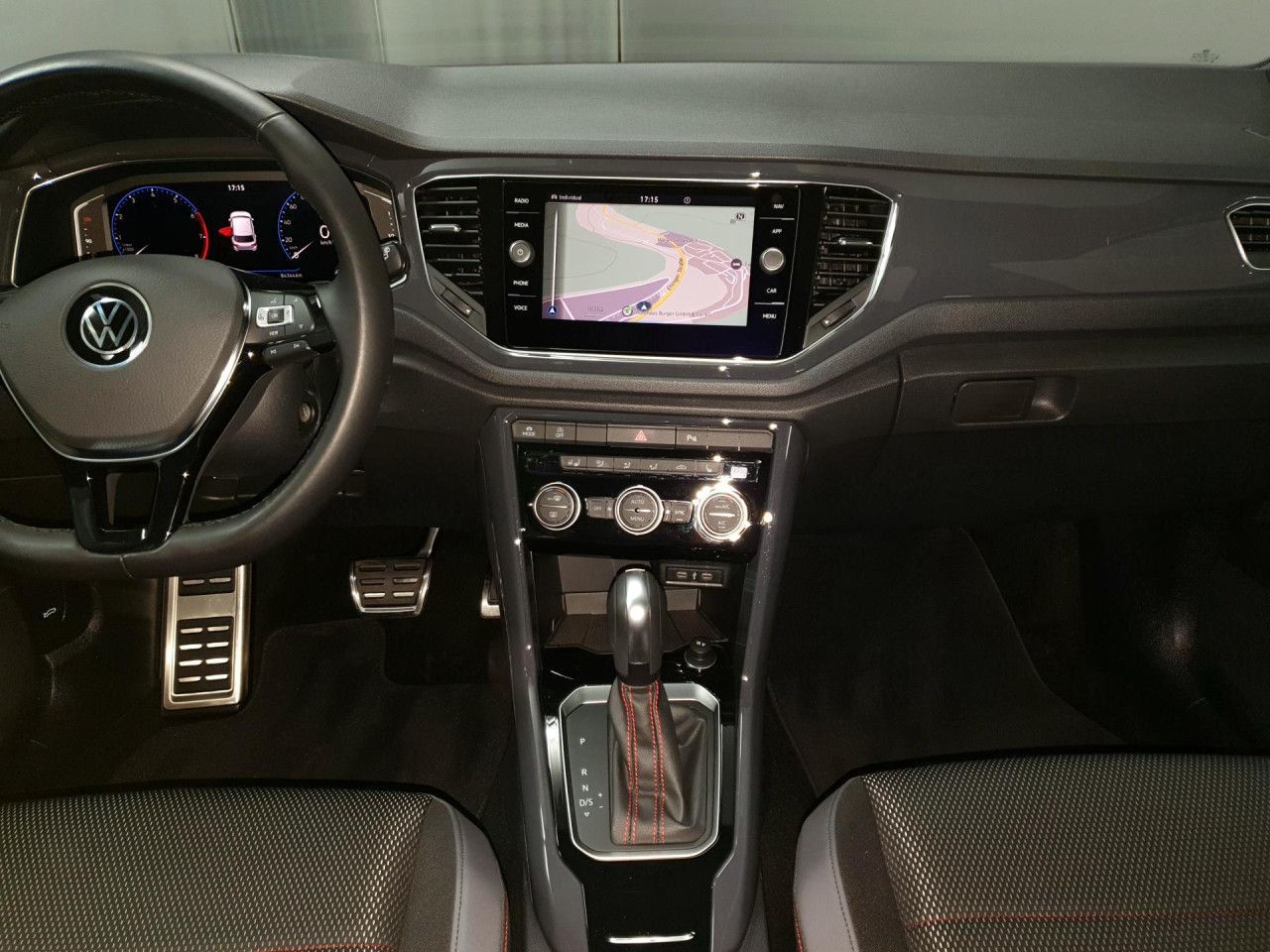 Volkswagen T-Roc 1.5 TSI DSG - Samsaru's Car Outlet