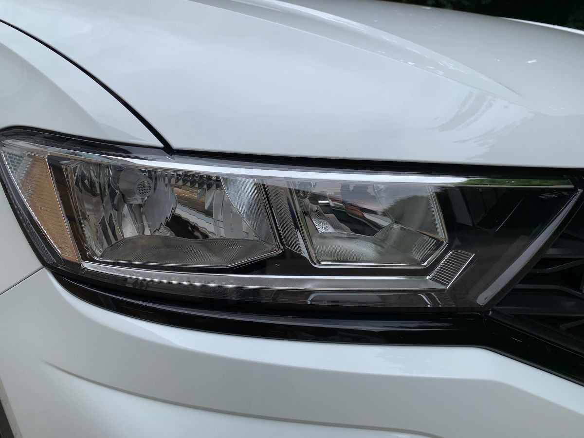 Volkswagen T-Roc 1.5 TSI R-LINE - Samsaru's Car Outlet