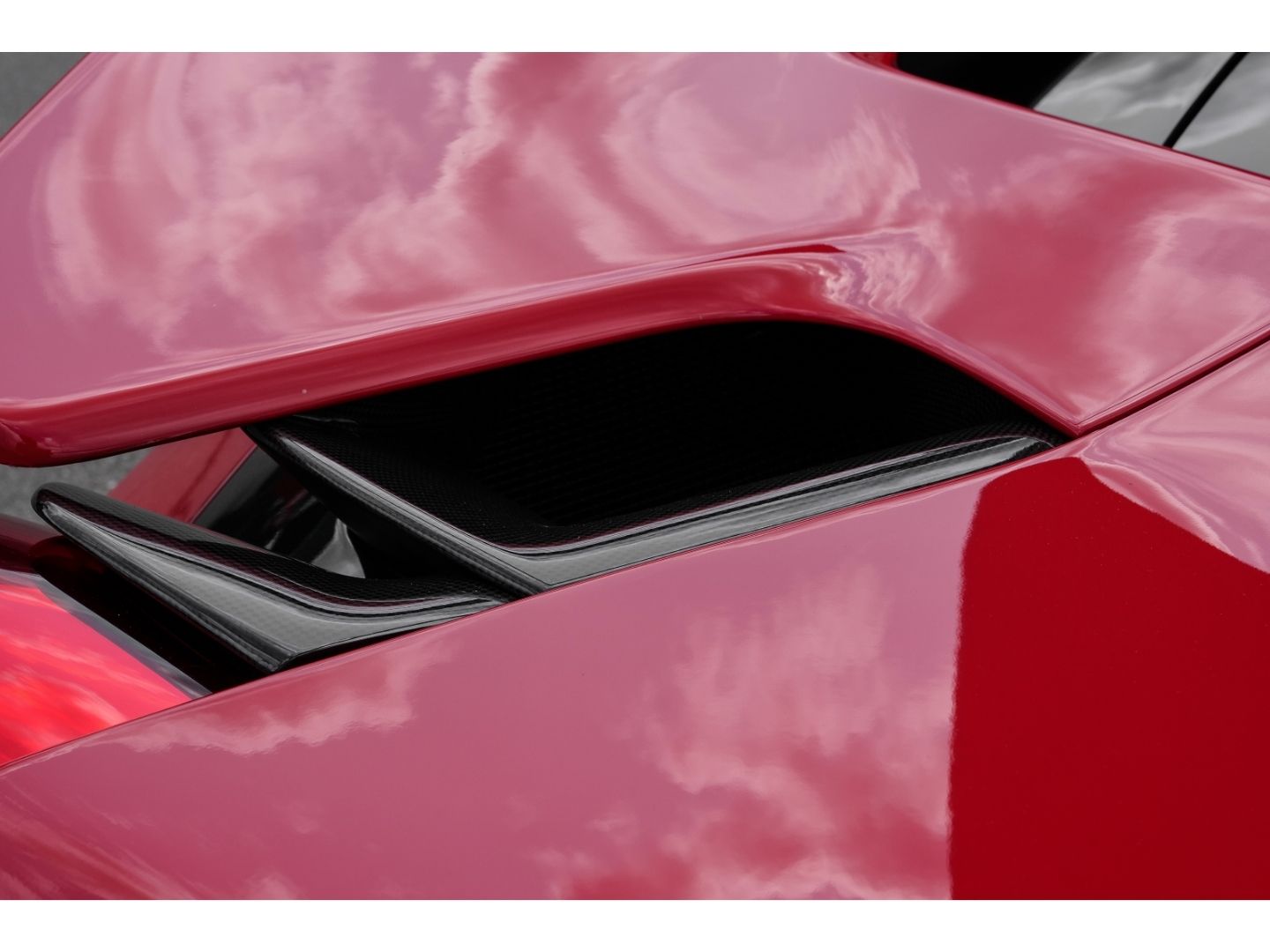 Ferrari 488 Pista - Samsaru's Car Outlet