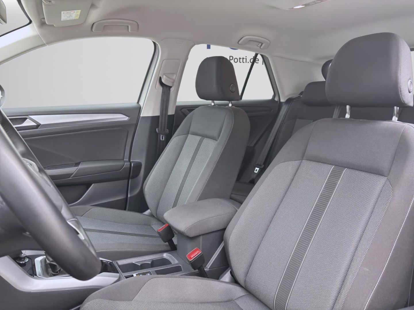 Volkswagen T-Roc 1.5 TSI DSG LIFE - Samsaru's Car Outlet