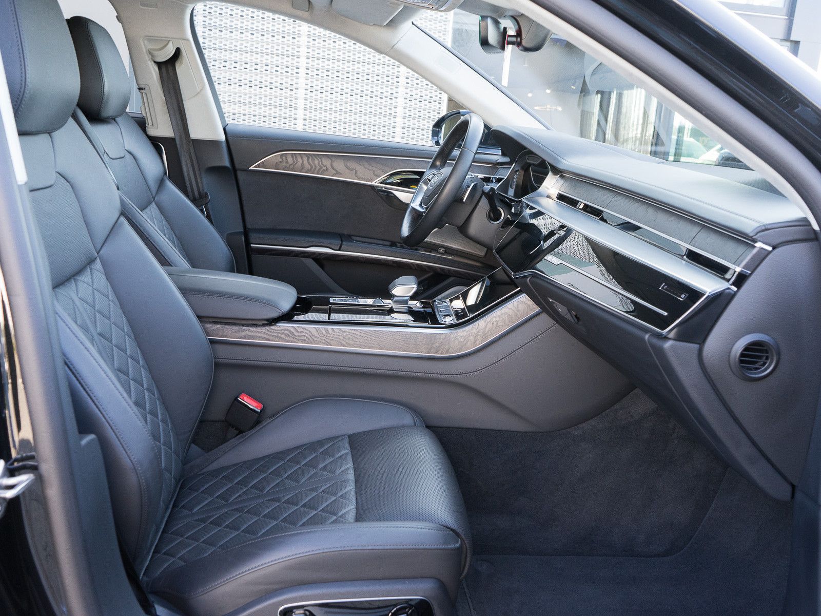 Audi A8 L 60TFSIe S line - Samsaru's Car Outlet