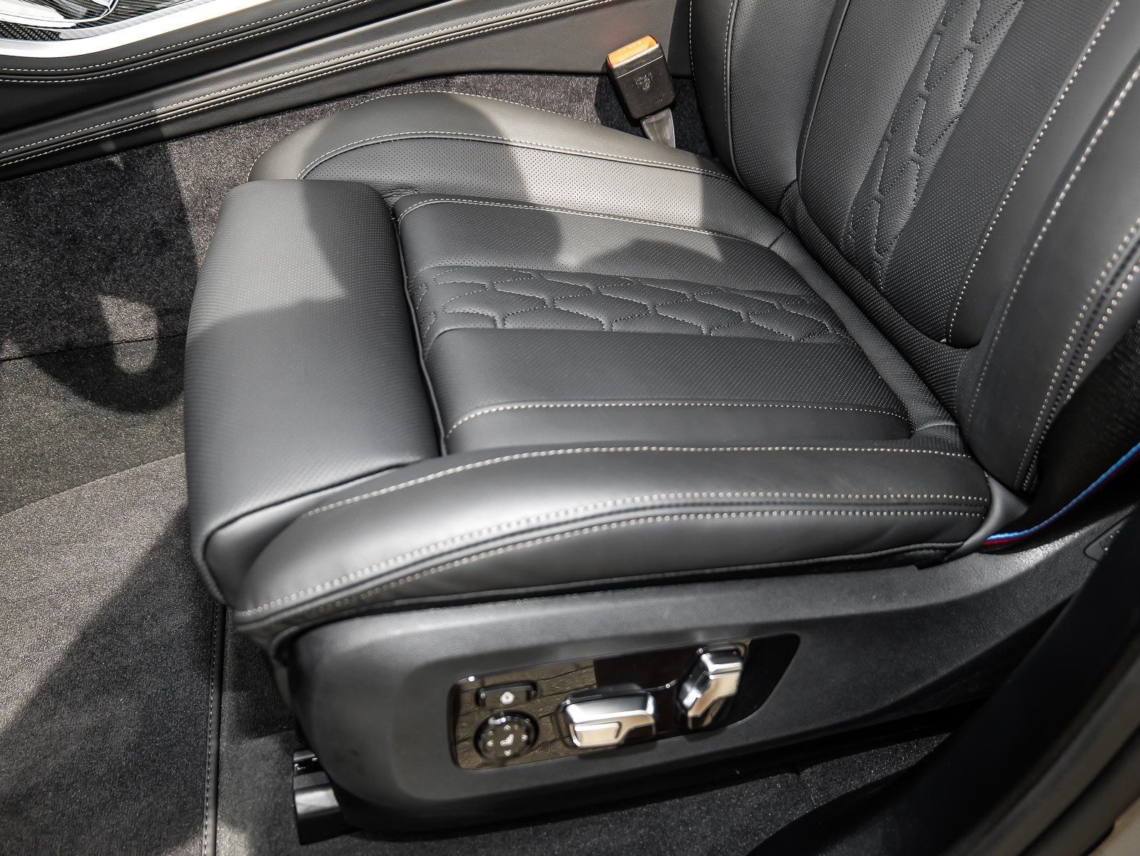 BMW X5 xDrive50e MSportPro SkyLounge B&W DAPro AHK