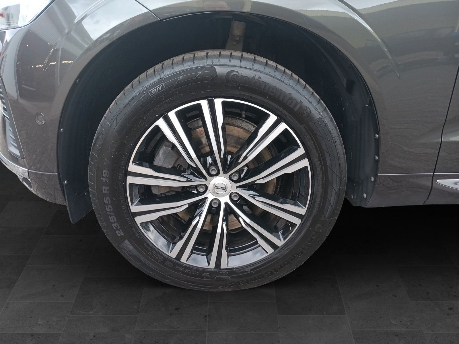 Volvo XC60 B5 AWD Inscription - Samsaru's Car Outlet