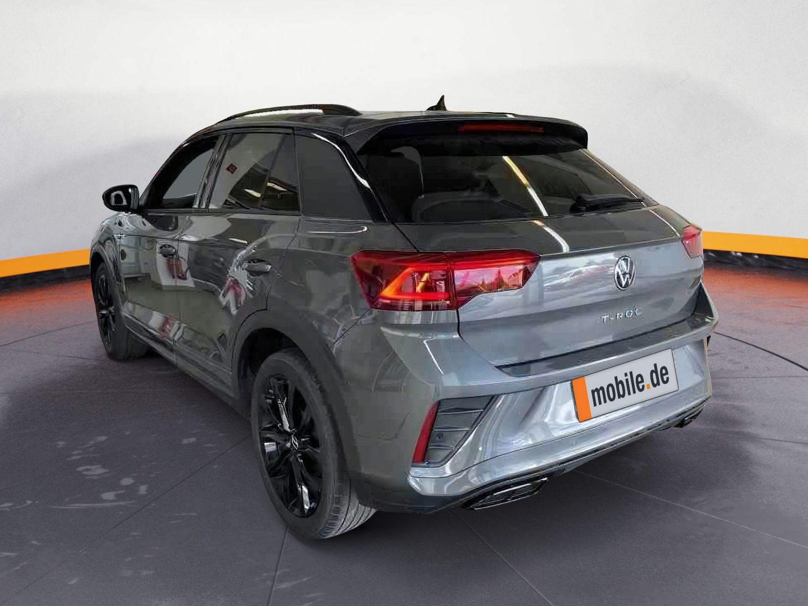 Volkswagen T-Roc 1.5 TSI R-Line - Samsaru's Car Outlet