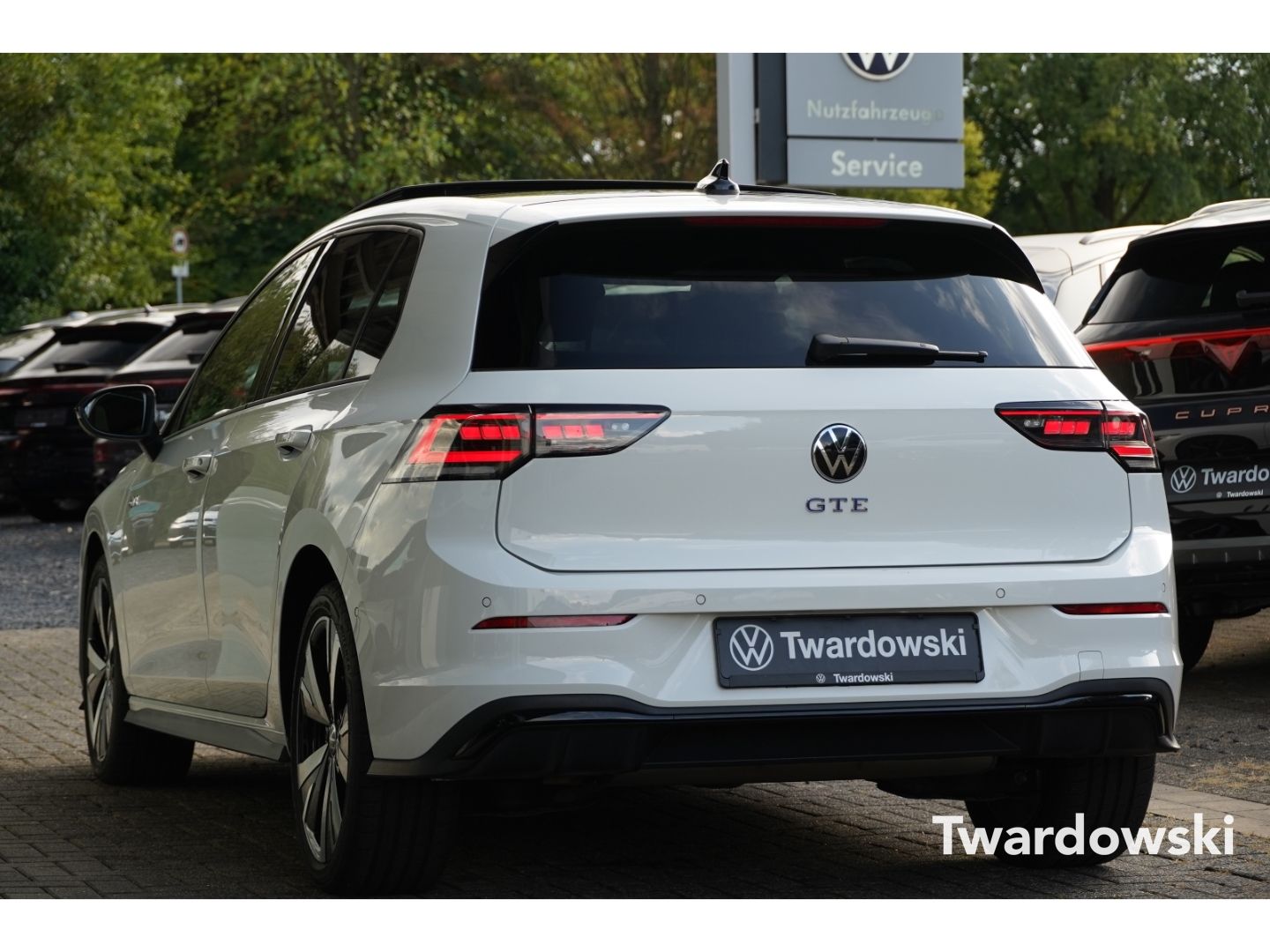 Volkswagen Golf GTE Matrix Pano AHK ACC Leder HUD Kamera 5J