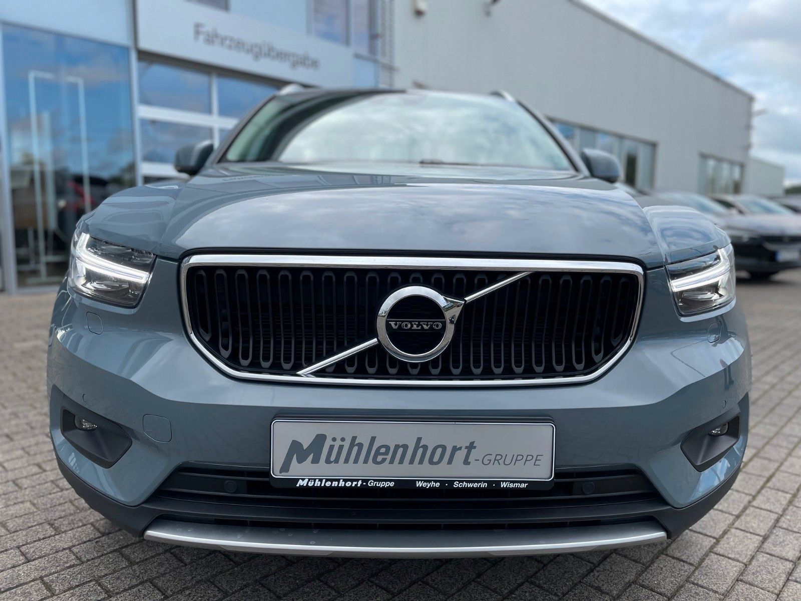 Volvo XC40 T3 Geartr. MOMENTUM PRO-AHK-Cam-Pilot-Keyl