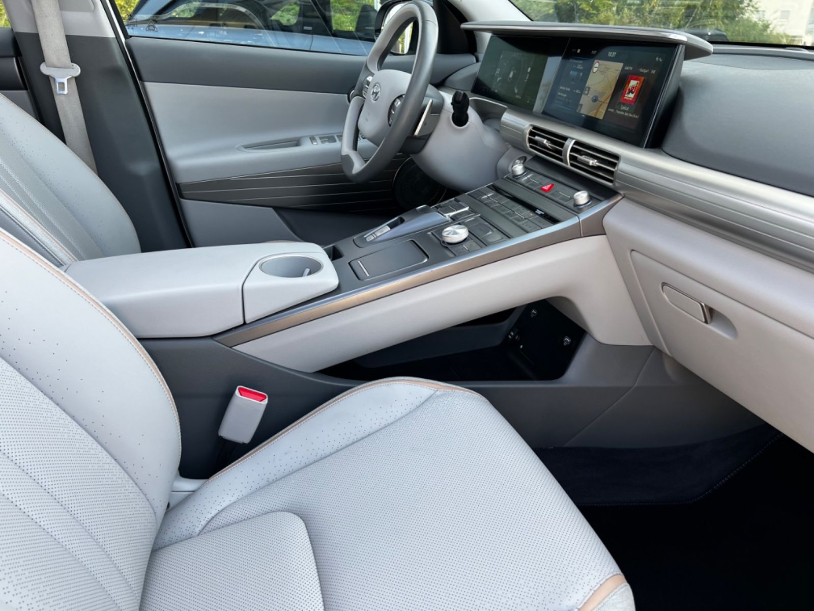 Hyundai Nexo Fuel Cell - Samsaru's Car Outlet