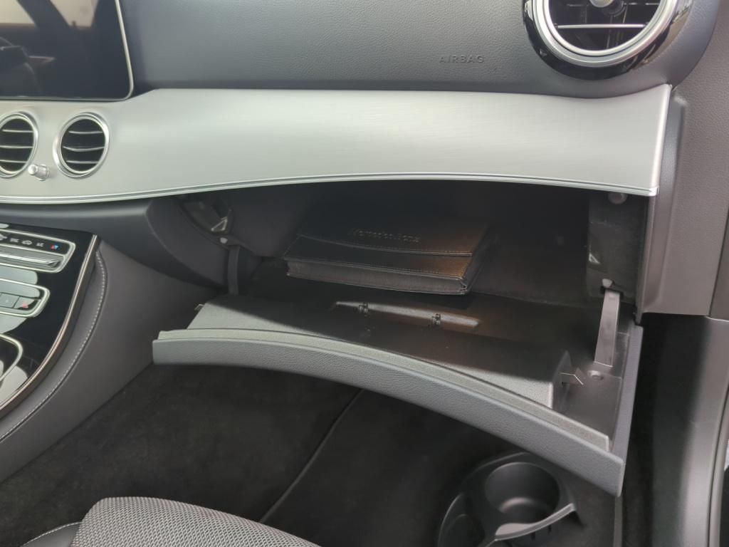 Mercedes-Benz E 200 Limo - Samsaru's Car Outlet