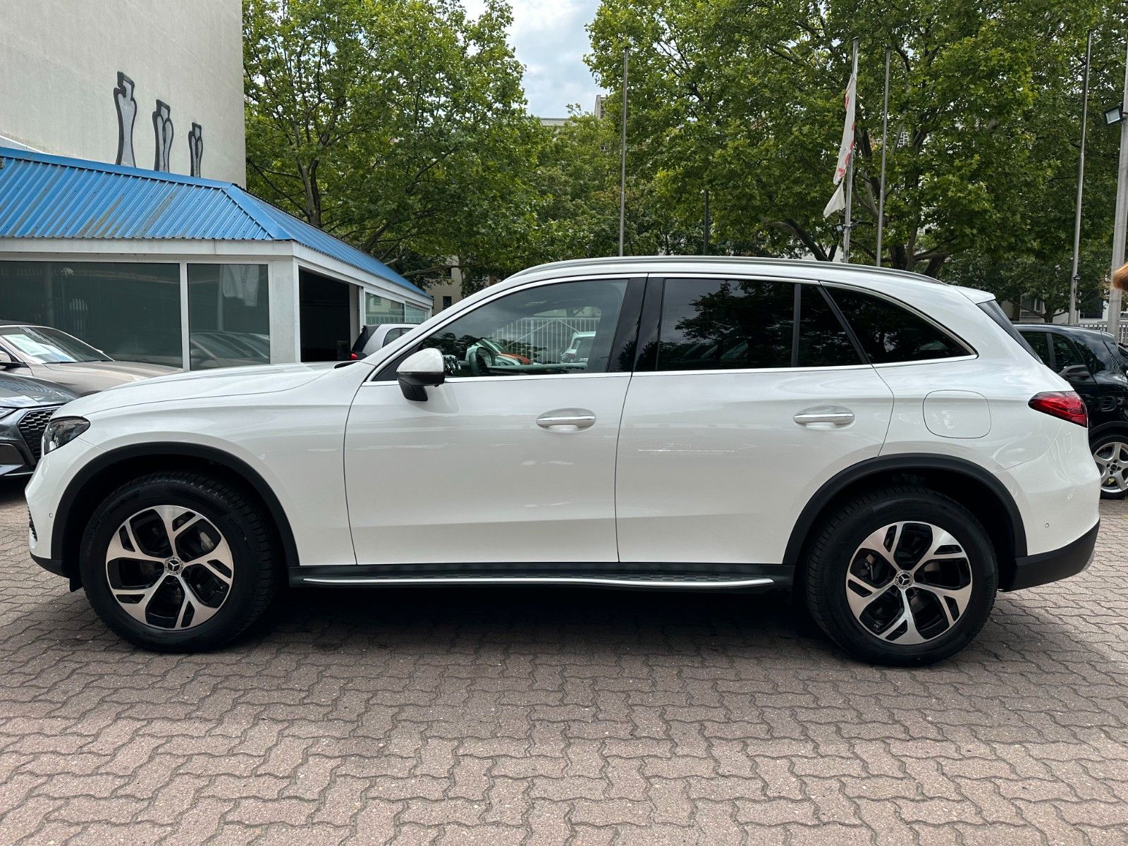 Mercedes-Benz GLC 400e 4M - Samsaru's Car Outlet