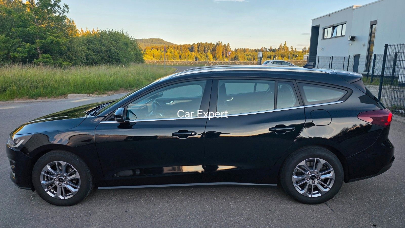Ford Focus TurnierTitanium,1Hand,8xAlu,Scheckheft,LED