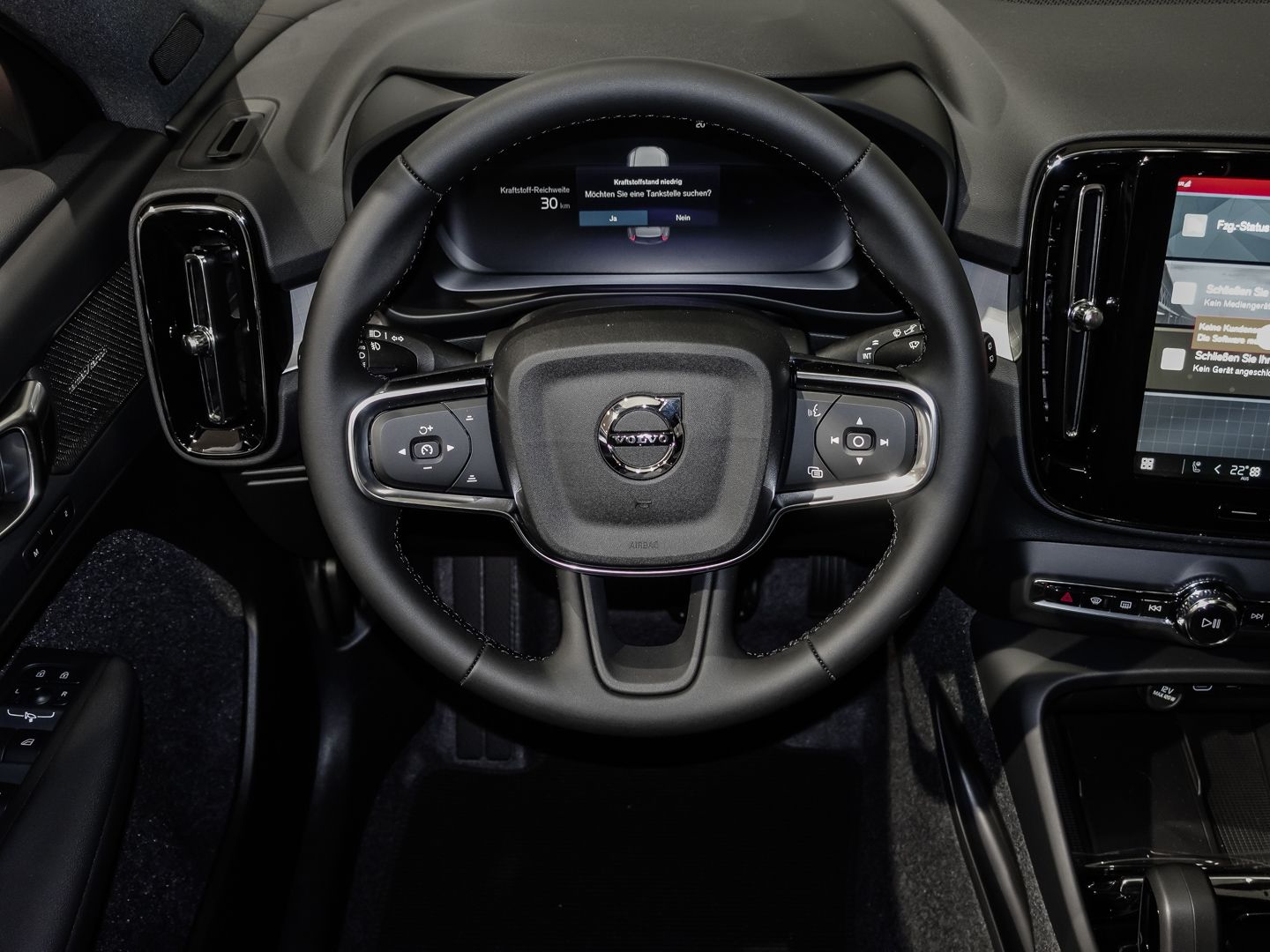 Volvo XC40 B3 Benzin Plus Dark - Samsaru's Car Outlet