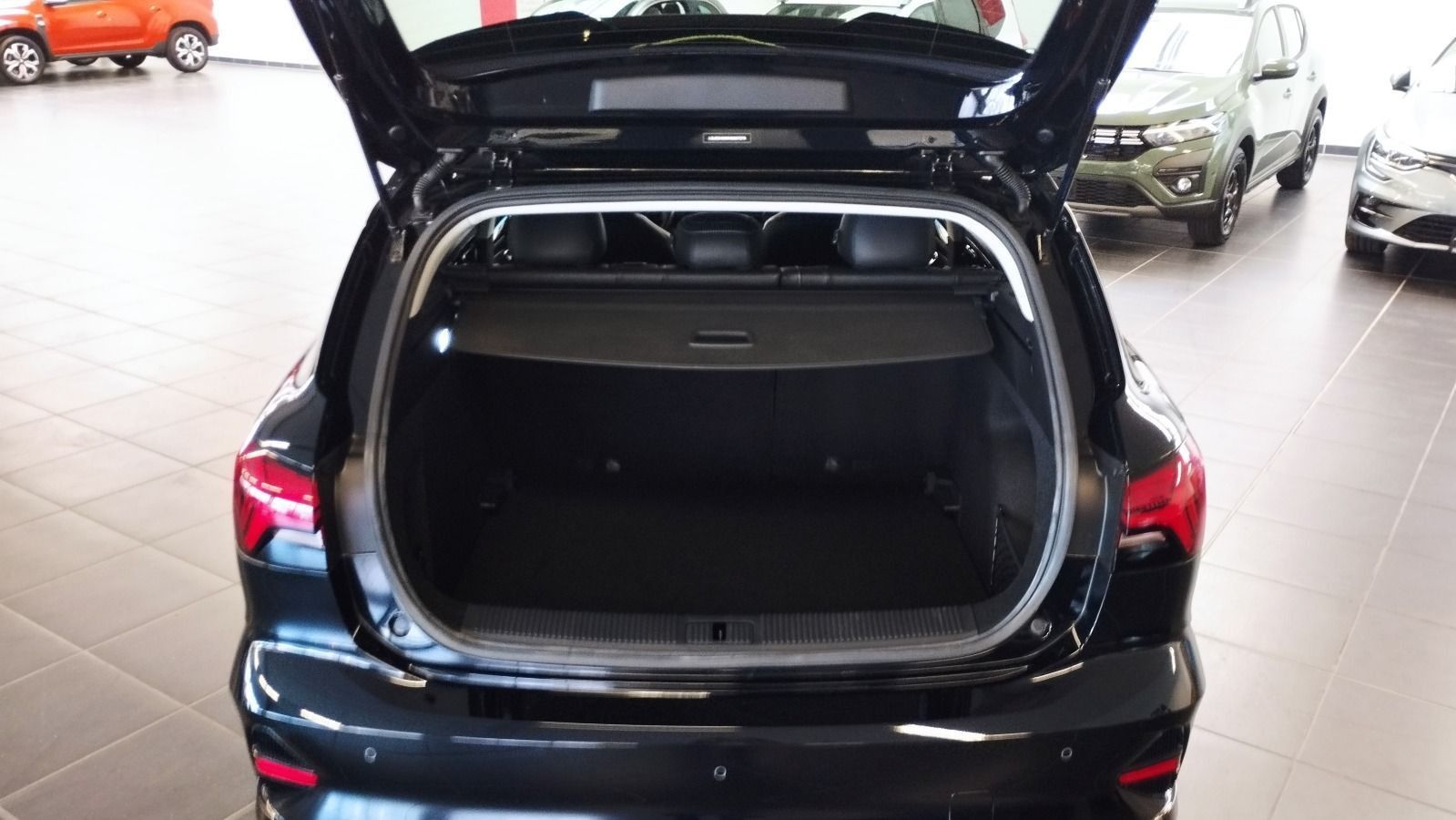 MG5  Lux. Leder, Navi, Kamera, elektrischer Sitz