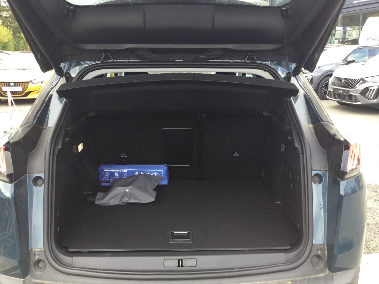 Peugeot 3008 Hybrid 225 (Plug-In) e-EAT8 Allure Pack AHK