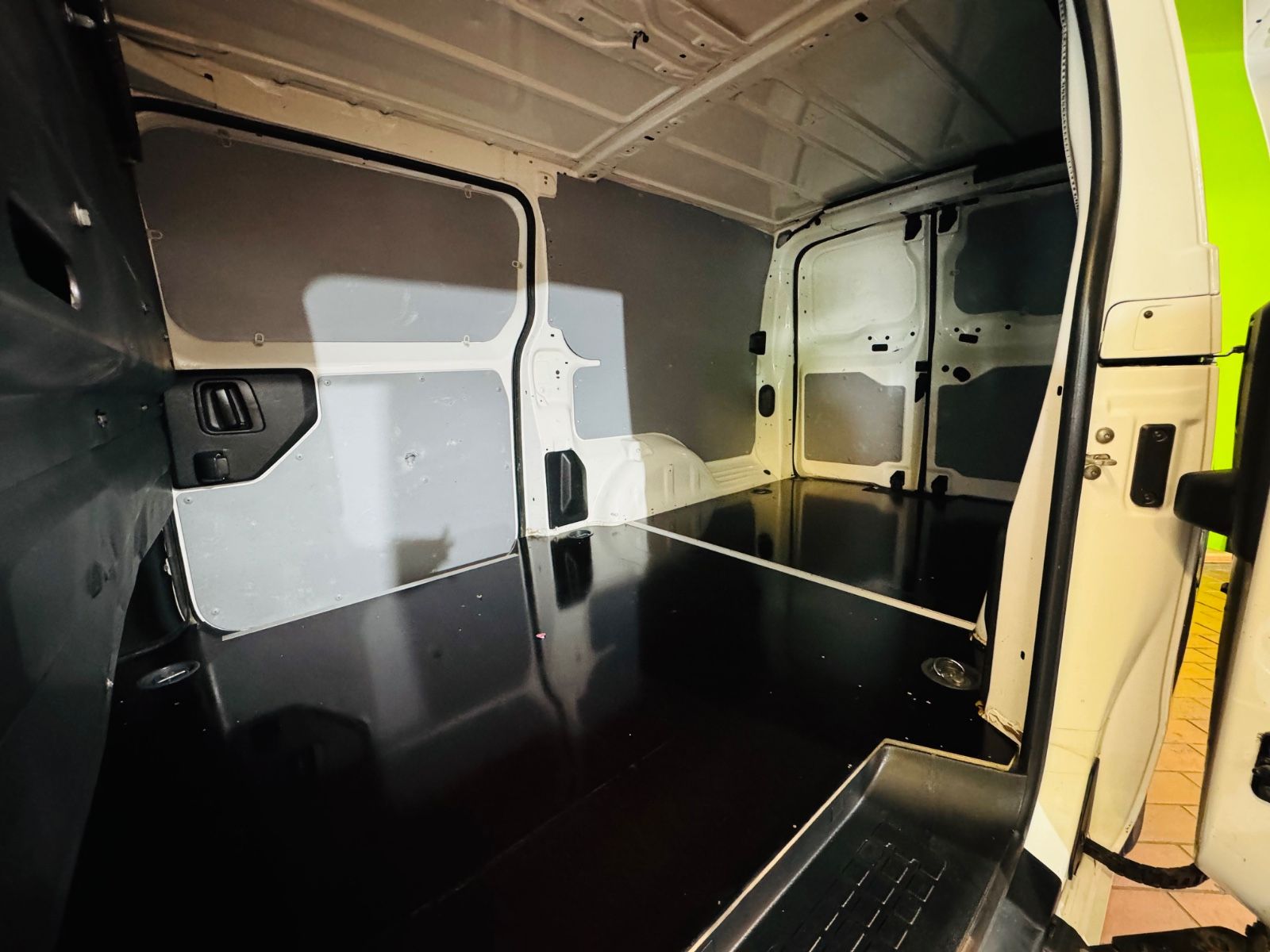 Peugeot Expert Kasten Premium - Samsaru's Car Outlet