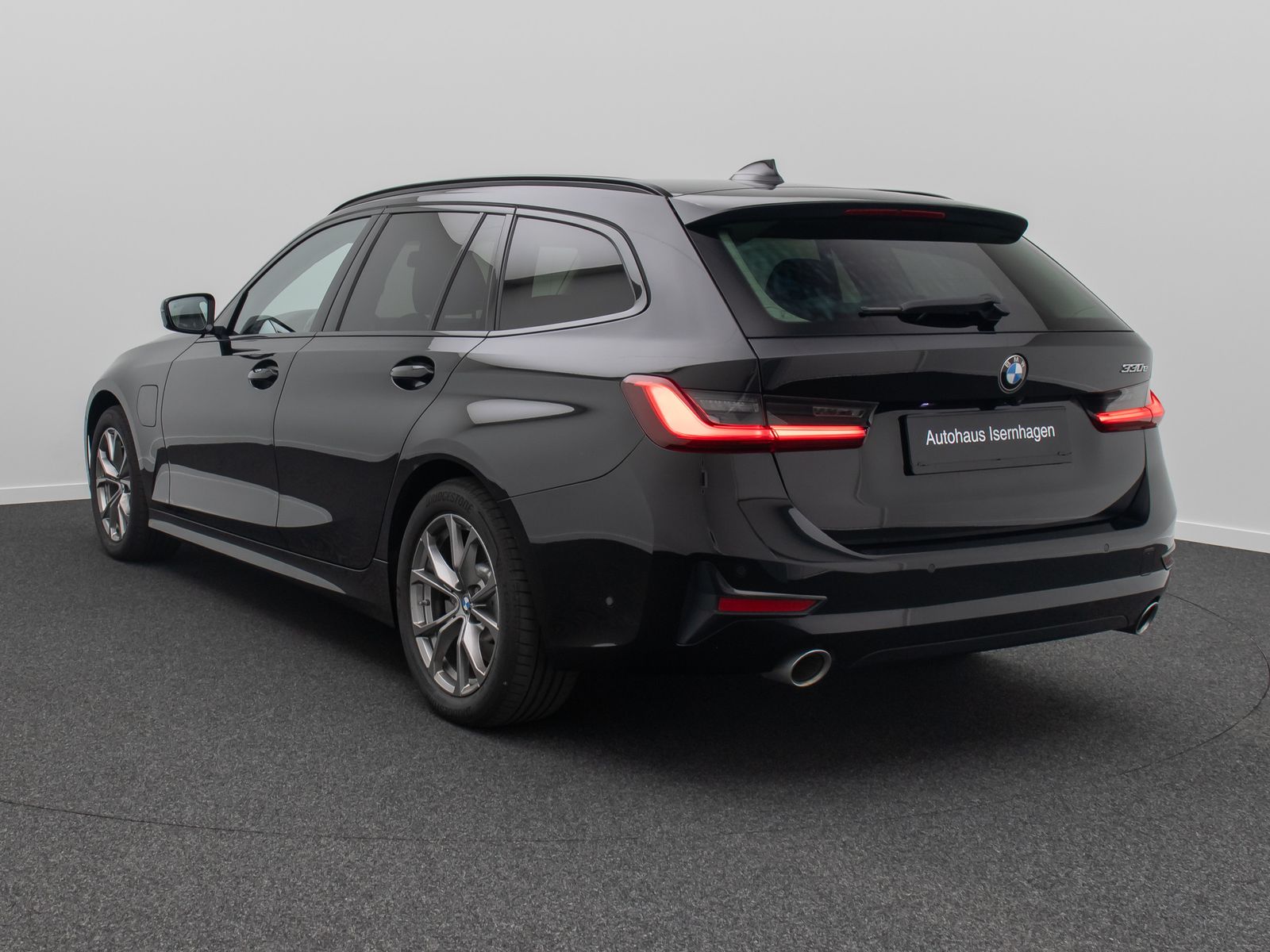 BMW 330e Sport Line - Samsaru's Car Outlet