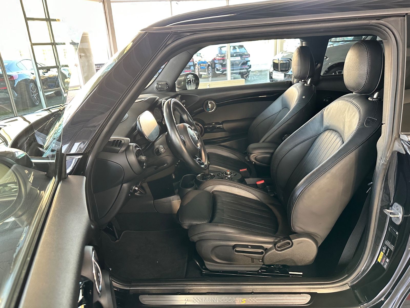 MINI Cooper SE Trim XL - Samsaru's Car Outlet