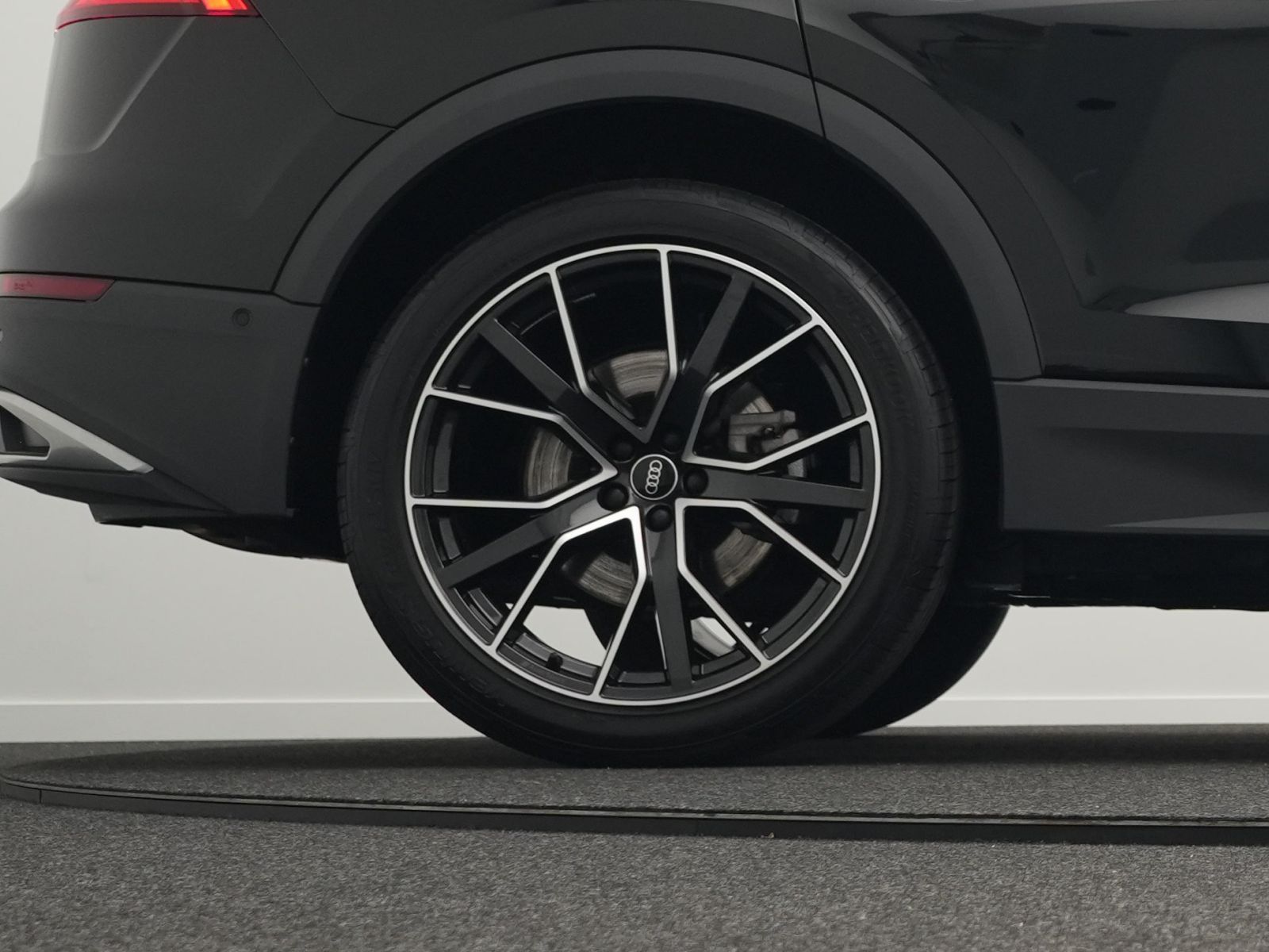 Audi Q8 55 TFSI quattro tiptronic 2x S line