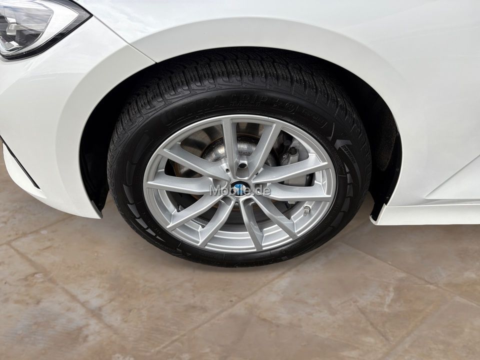 BMW 330d Touring Luxury Line - Samsaru's Car Outlet