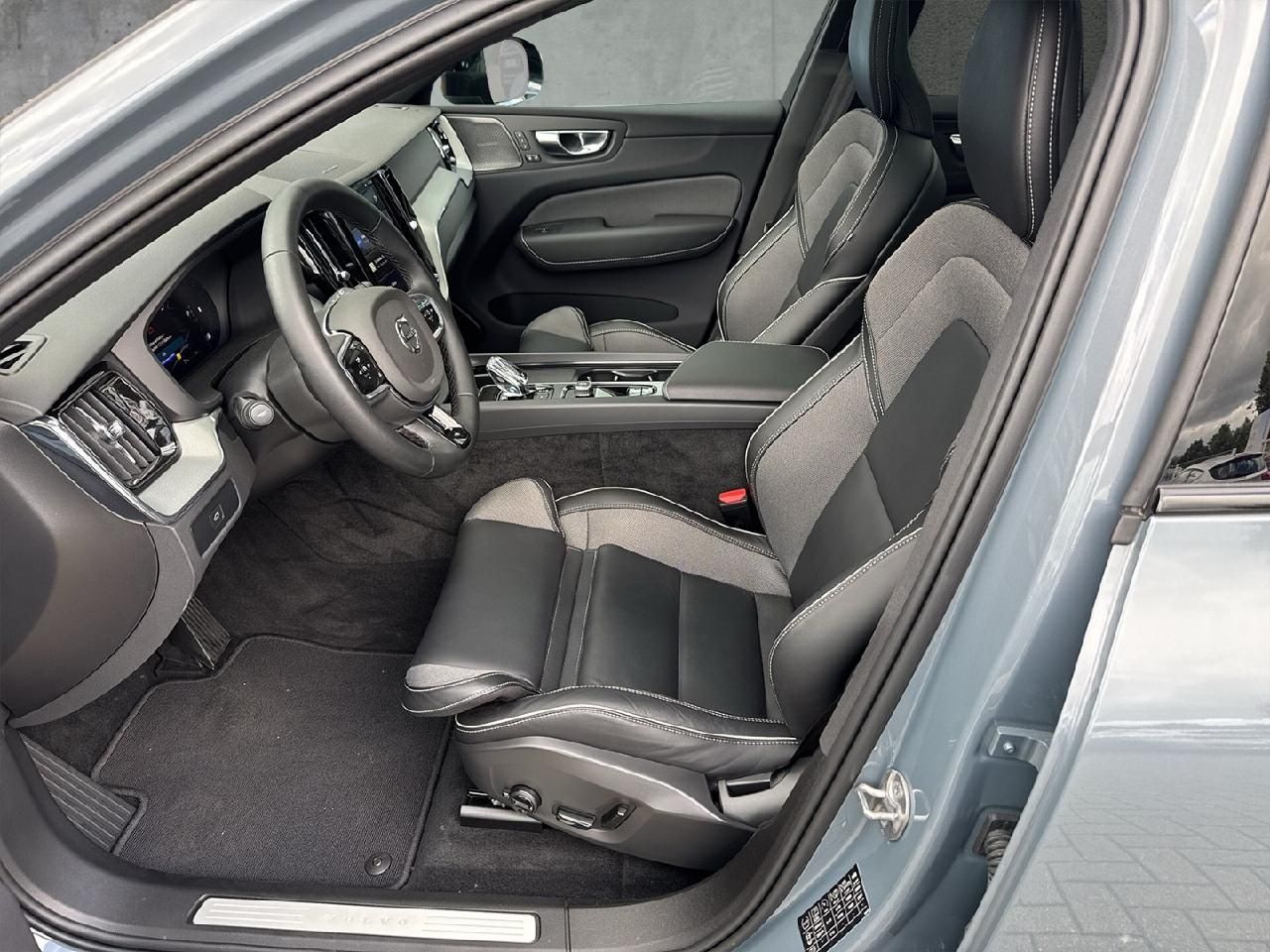Volvo XC60 B4B Plus Dark 2WD - Samsaru's Car Outlet