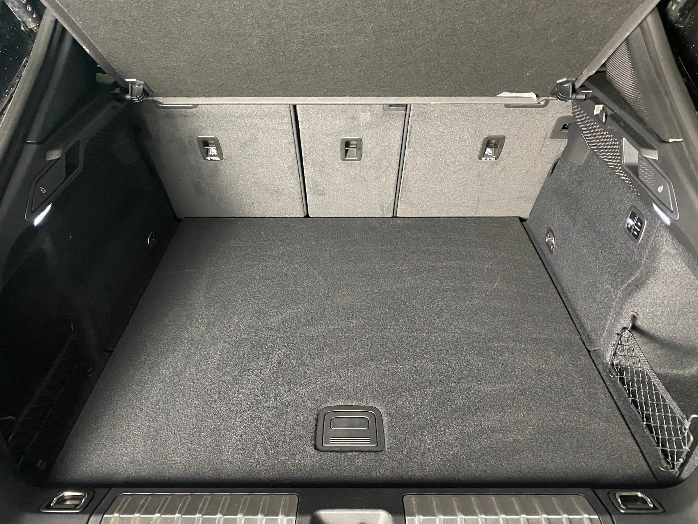 Porsche Macan 4 | Panorama Dachsystem | Beifahrerdisplay