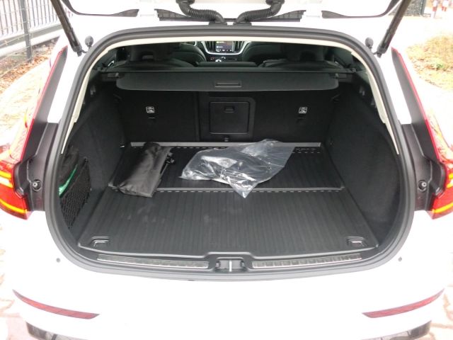 Volvo V60 T6 AWD Ultra Dark*Business-Paket*360Grad*B+W