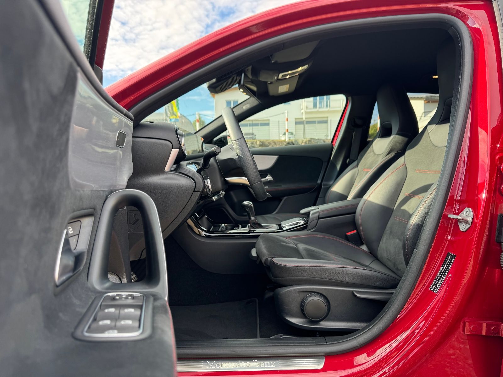 Mercedes-Benz A -Klasse 200 AMG-Line - Samsaru's Car Outlet