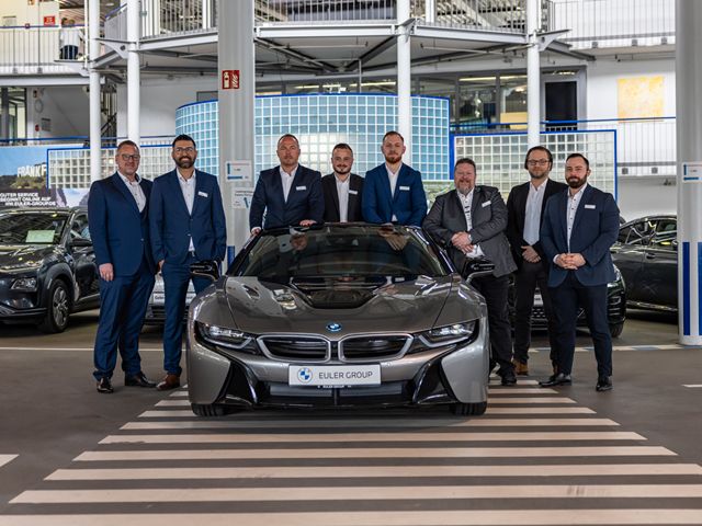 BMW 330 e xDrive Touring M-Sport - Samsaru's Car Outlet