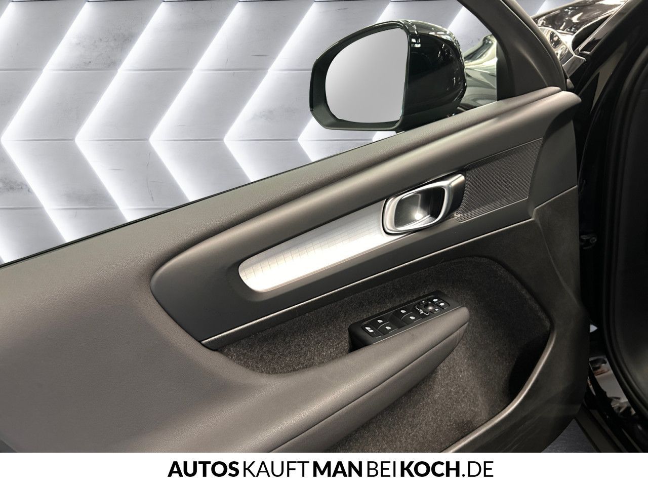 Volvo XC40 B3 DKG Core AHK LED SHZ/LHZ NAVI PDC/CAM!