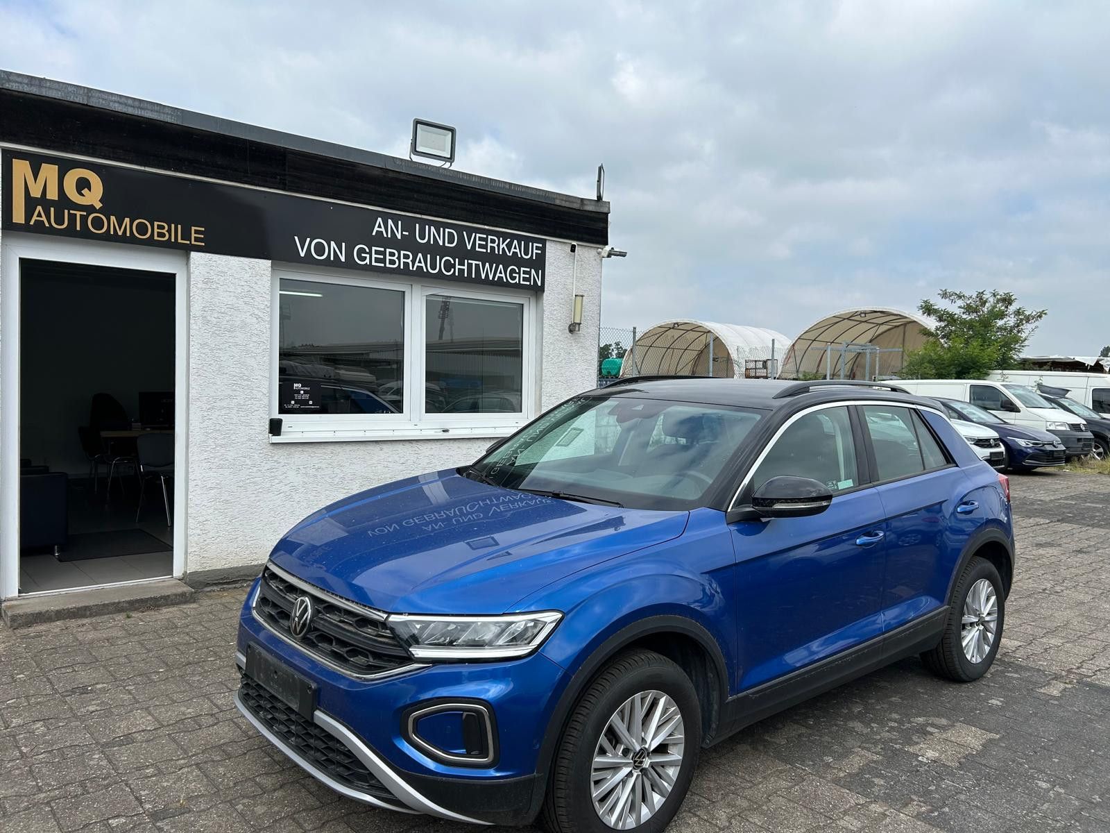 Volkswagen T-Roc Life - Samsaru's Car Outlet
