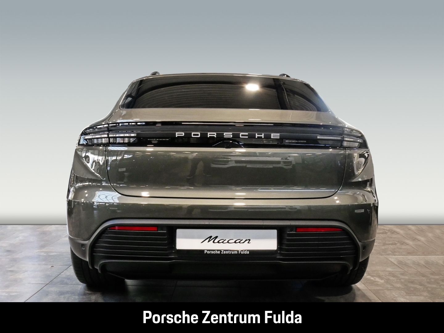 Porsche Macan 4 - Samsaru's Car Outlet