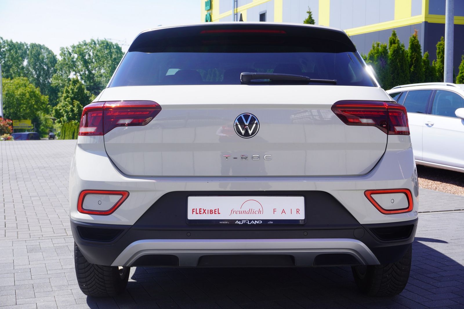 Volkswagen T-Roc 1.5 TSI DSG - Samsaru's Car Outlet
