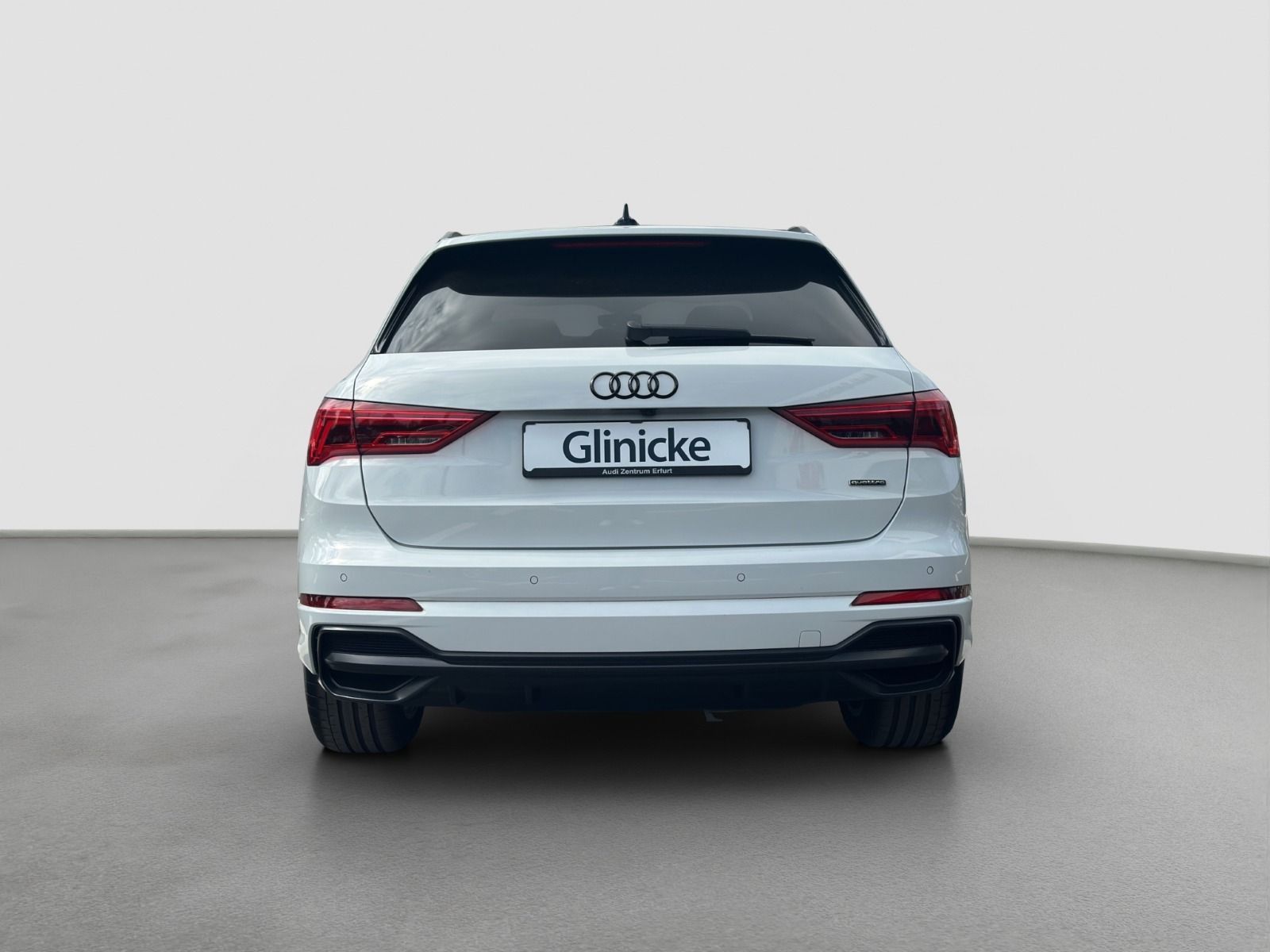Audi Q3 40 TFSI quattro S line - Samsaru's Car Outlet